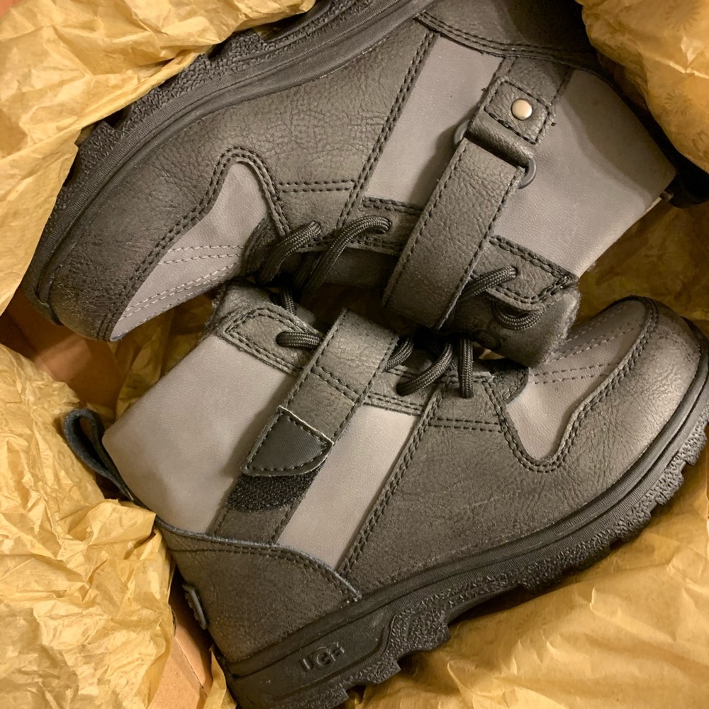 UGG little kids ‘Kaylen’ leather boot size 13